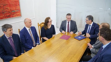 Podwójne dyplomy dla studentów Uniwersytetu Bielsko-Bialskiego i Uniwersytetu w Żylinie (Słowacja)